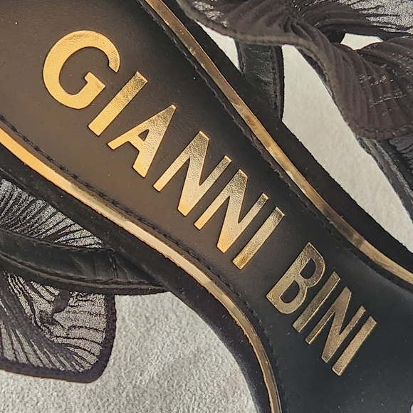 Gianni Bini dress sandals 6.5 black suede chiffon ruffle Franz high heel  new$110